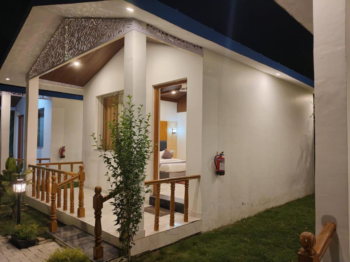 Corbett Jungle Breeze Resort Rāmnagar Buitenkant foto